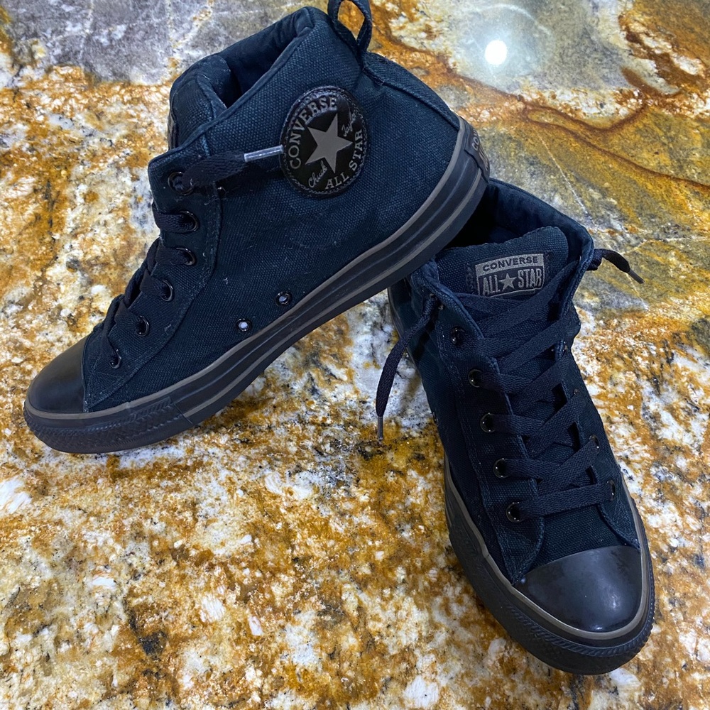 Sold*** 10 Mens black hightop Converse